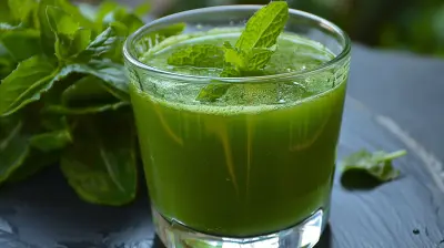 Detox with Aloe & Mint: A Cooling, Cleansing Drink