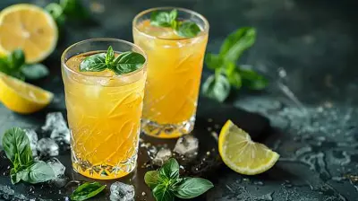 Detoxify with Honey & Lemon: A Natural Duo for Cleansing