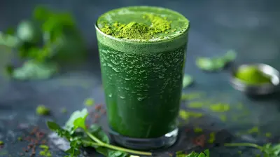 Spirulina Smoothies for an Easy Detox Boost